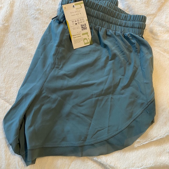 Athletic shorts with build in spandex - Picture 4 of 5